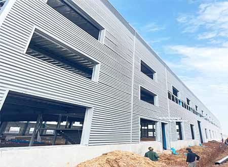 Logistics Centers: Design, Cost & Delivery Time.